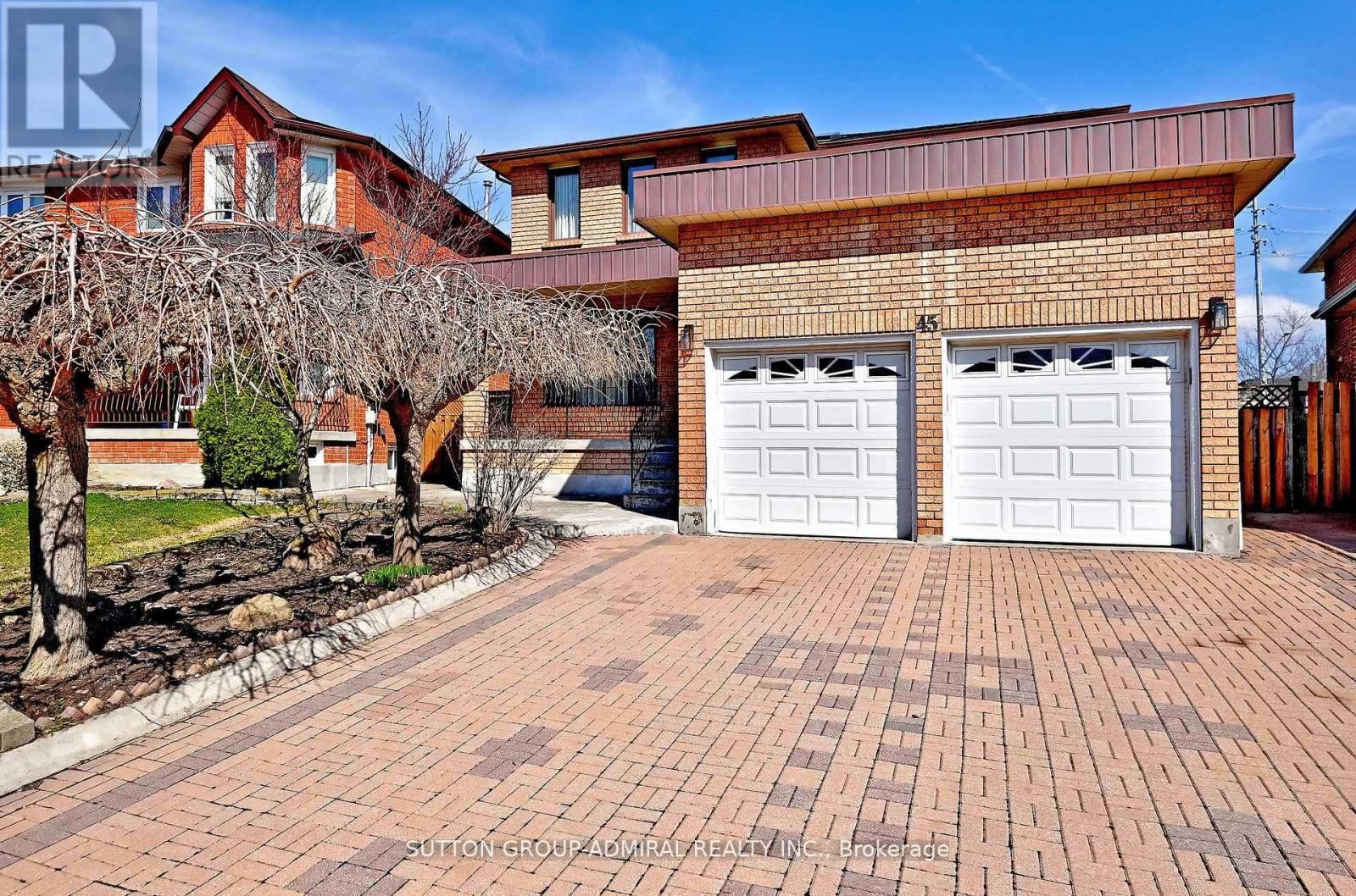 












45 ROYAL GARDEN BOULEVARD

,
Vaughan (East Woodbridge),




Ontario
L4L7C4

