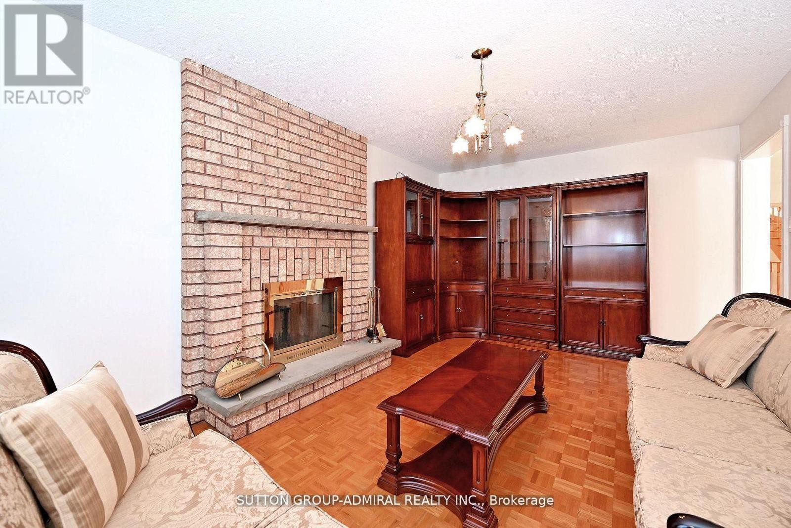 












45 ROYAL GARDEN BOULEVARD

,
Vaughan (East Woodbridge),




Ontario
L4L7C4

