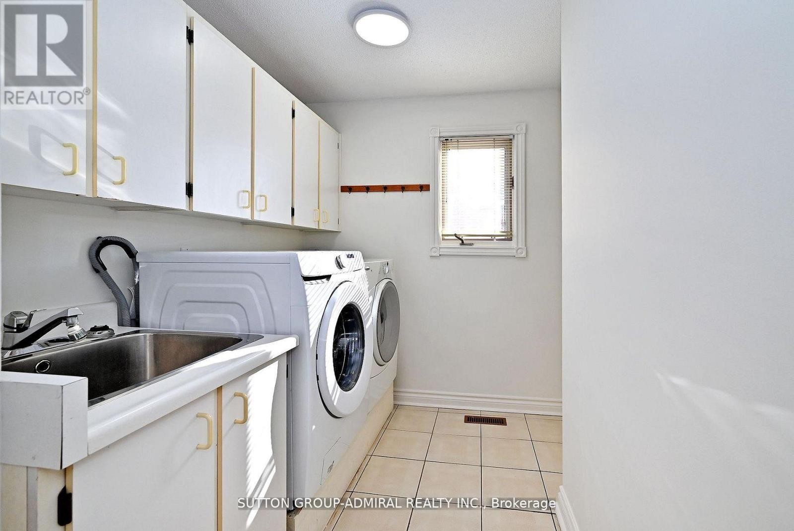 












45 ROYAL GARDEN BOULEVARD

,
Vaughan (East Woodbridge),




Ontario
L4L7C4

