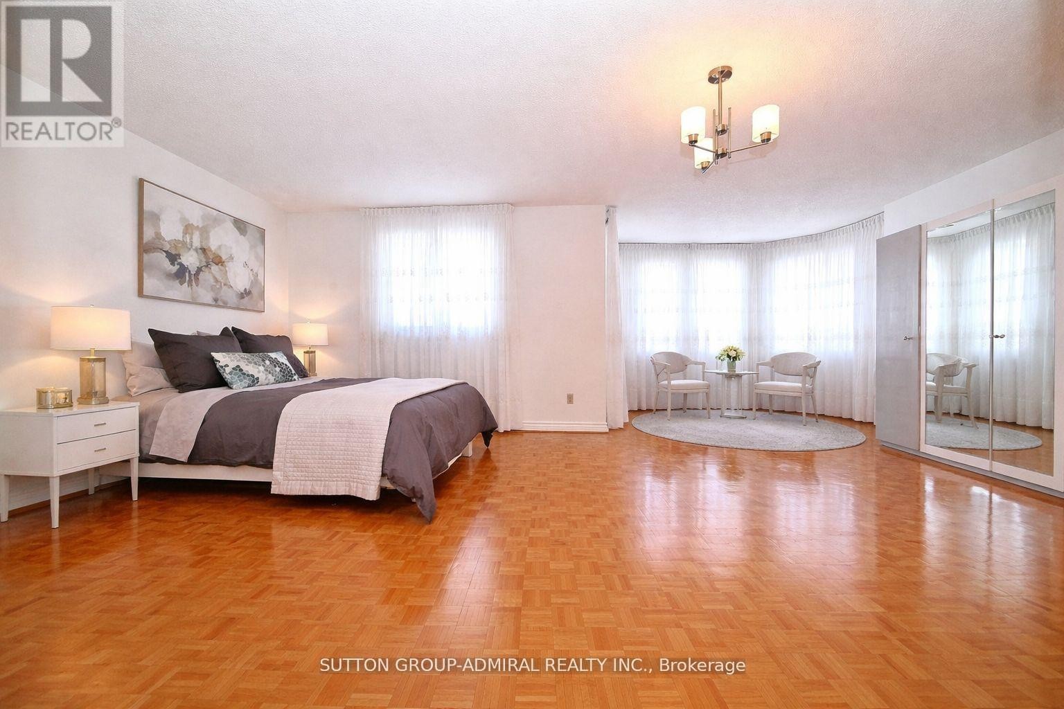 












45 ROYAL GARDEN BOULEVARD

,
Vaughan (East Woodbridge),




Ontario
L4L7C4

