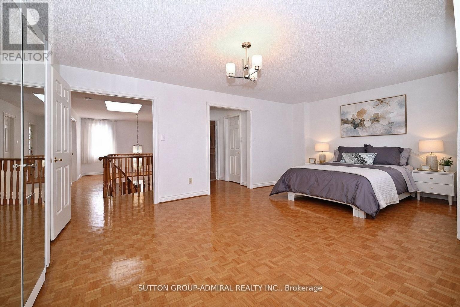












45 ROYAL GARDEN BOULEVARD

,
Vaughan (East Woodbridge),




Ontario
L4L7C4

