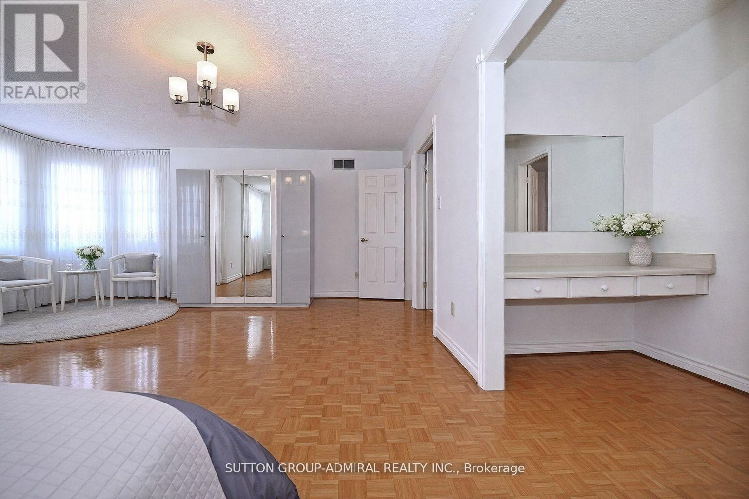












45 ROYAL GARDEN BOULEVARD

,
Vaughan (East Woodbridge),




Ontario
L4L7C4

