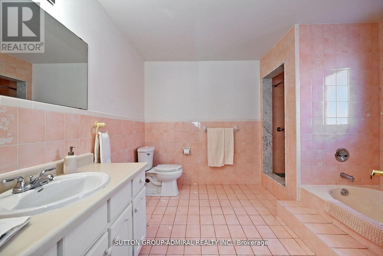 












45 ROYAL GARDEN BOULEVARD

,
Vaughan (East Woodbridge),




Ontario
L4L7C4

