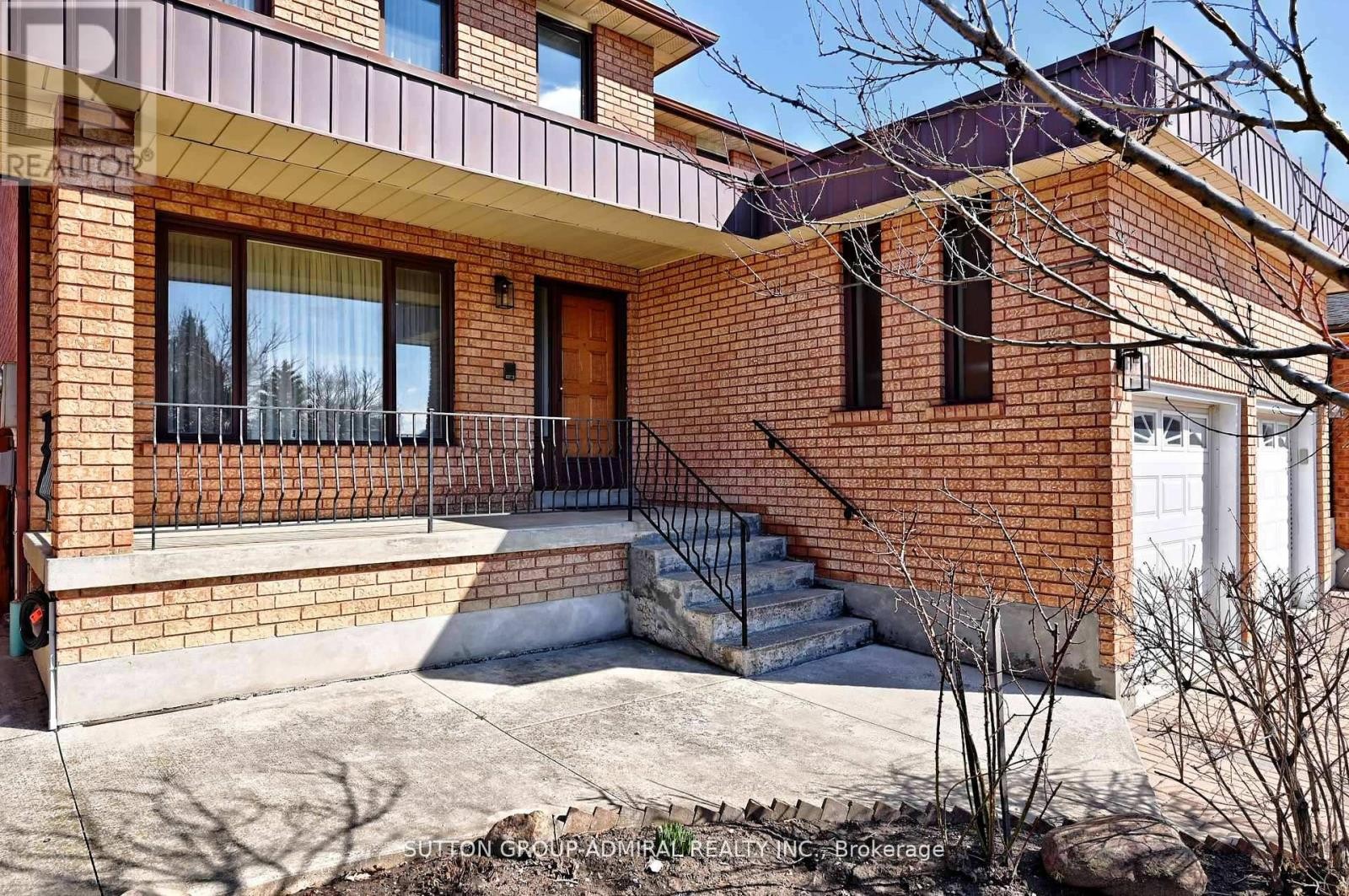 












45 ROYAL GARDEN BOULEVARD

,
Vaughan (East Woodbridge),




Ontario
L4L7C4

