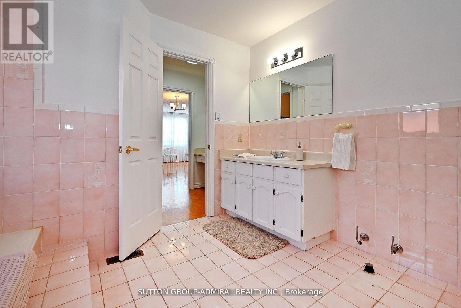 












45 ROYAL GARDEN BOULEVARD

,
Vaughan (East Woodbridge),




Ontario
L4L7C4

