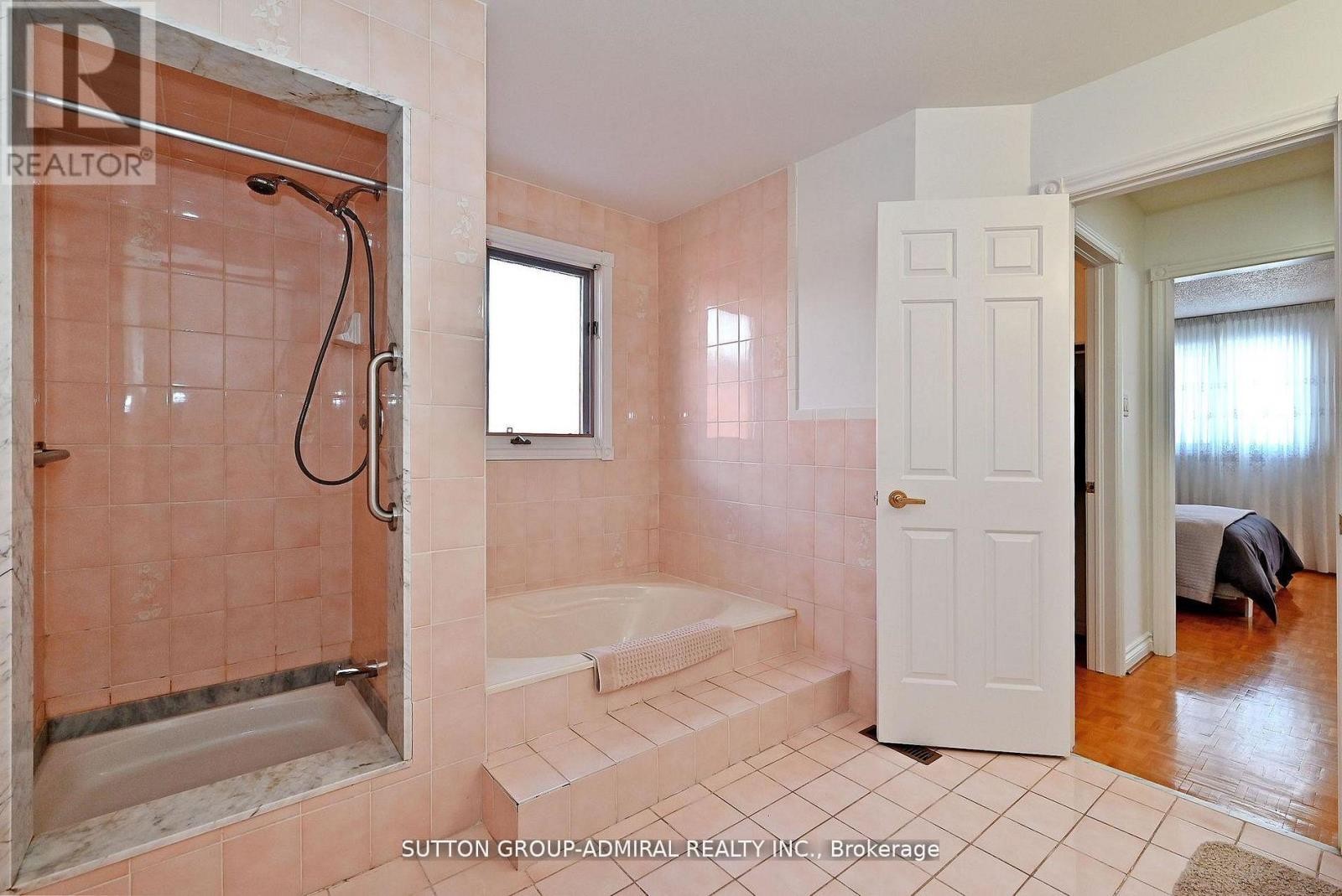 












45 ROYAL GARDEN BOULEVARD

,
Vaughan (East Woodbridge),




Ontario
L4L7C4

