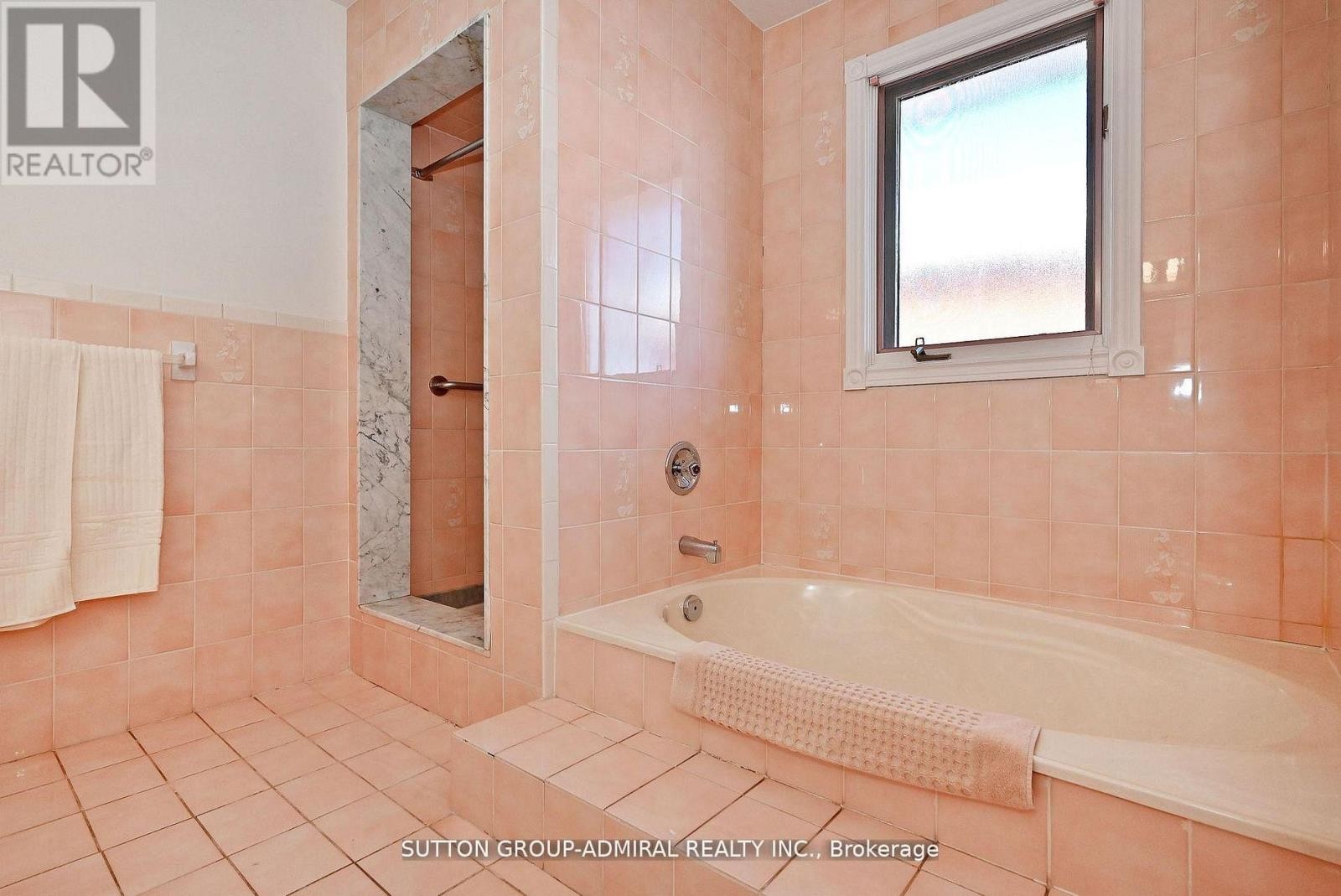 












45 ROYAL GARDEN BOULEVARD

,
Vaughan (East Woodbridge),




Ontario
L4L7C4

