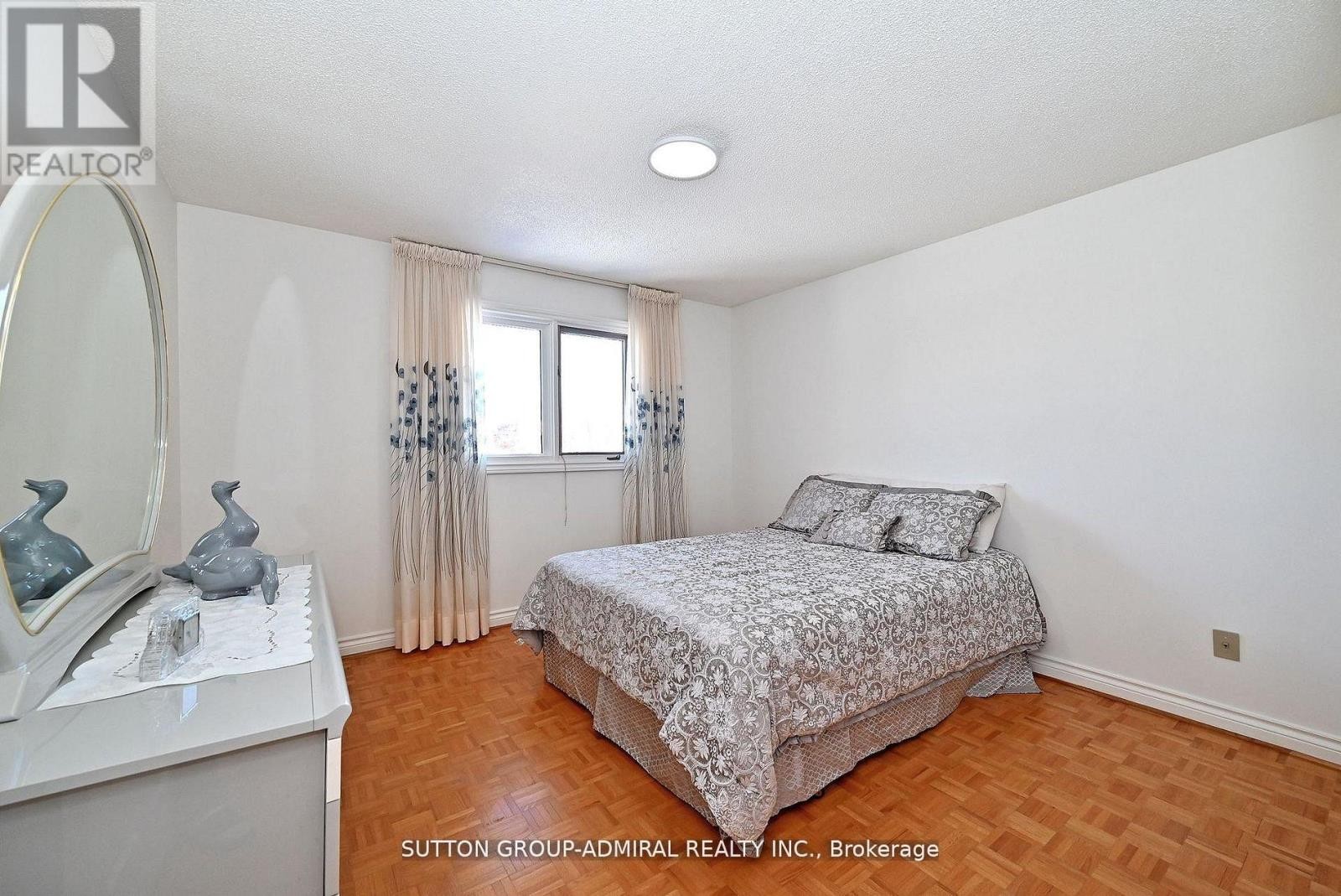 












45 ROYAL GARDEN BOULEVARD

,
Vaughan (East Woodbridge),




Ontario
L4L7C4


