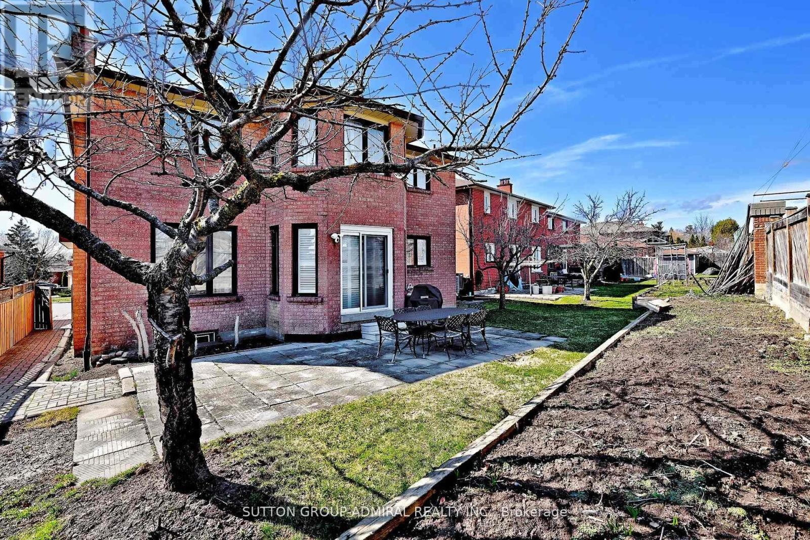 












45 ROYAL GARDEN BOULEVARD

,
Vaughan (East Woodbridge),




Ontario
L4L7C4


