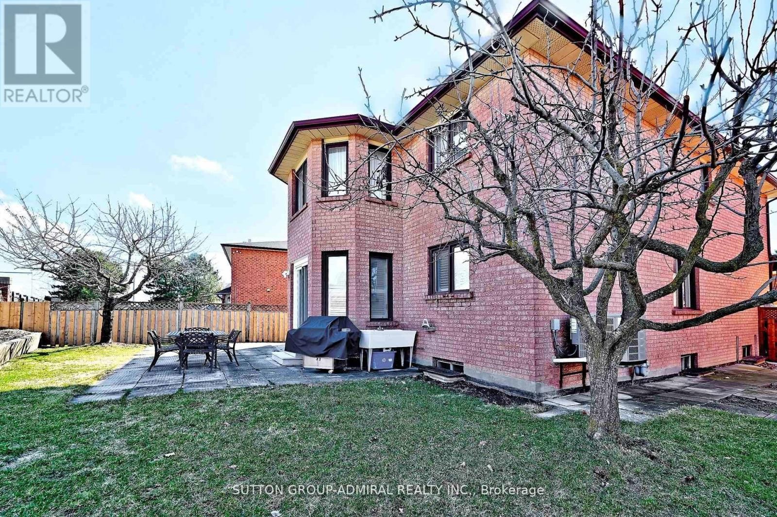 












45 ROYAL GARDEN BOULEVARD

,
Vaughan (East Woodbridge),




Ontario
L4L7C4

