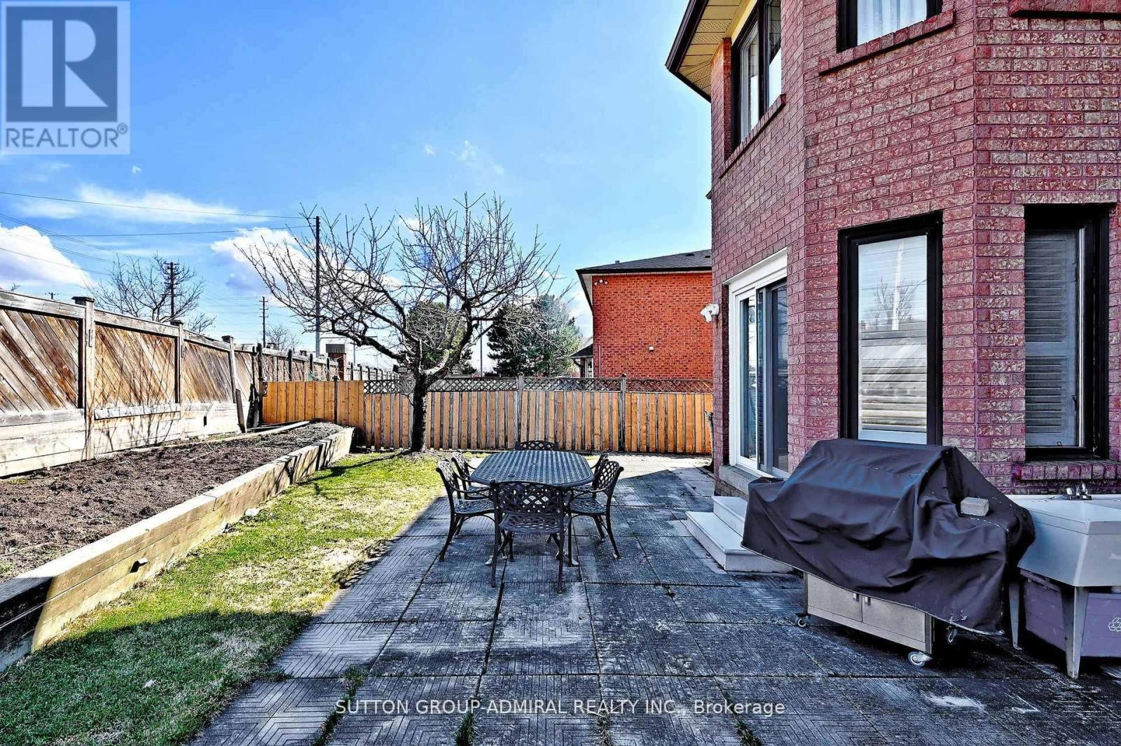 












45 ROYAL GARDEN BOULEVARD

,
Vaughan (East Woodbridge),




Ontario
L4L7C4

