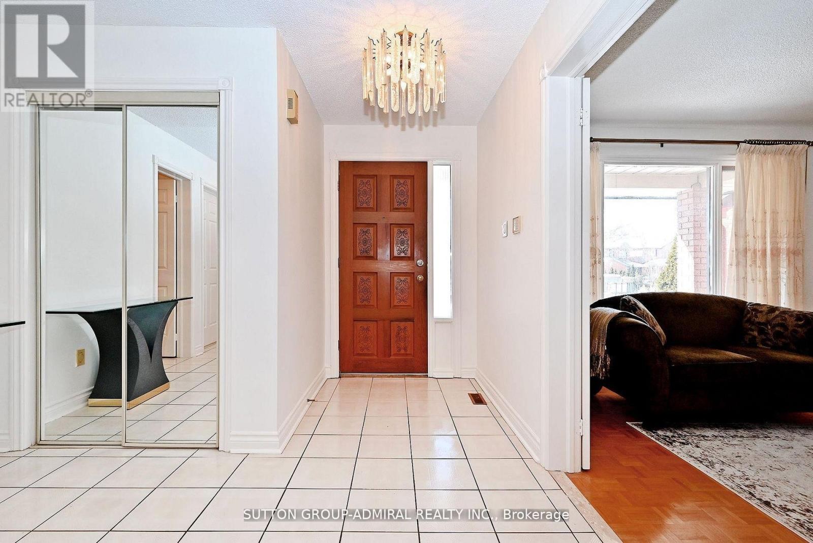 












45 ROYAL GARDEN BOULEVARD

,
Vaughan (East Woodbridge),




Ontario
L4L7C4

