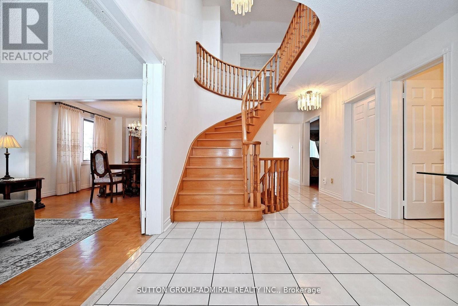 












45 ROYAL GARDEN BOULEVARD

,
Vaughan (East Woodbridge),




Ontario
L4L7C4

