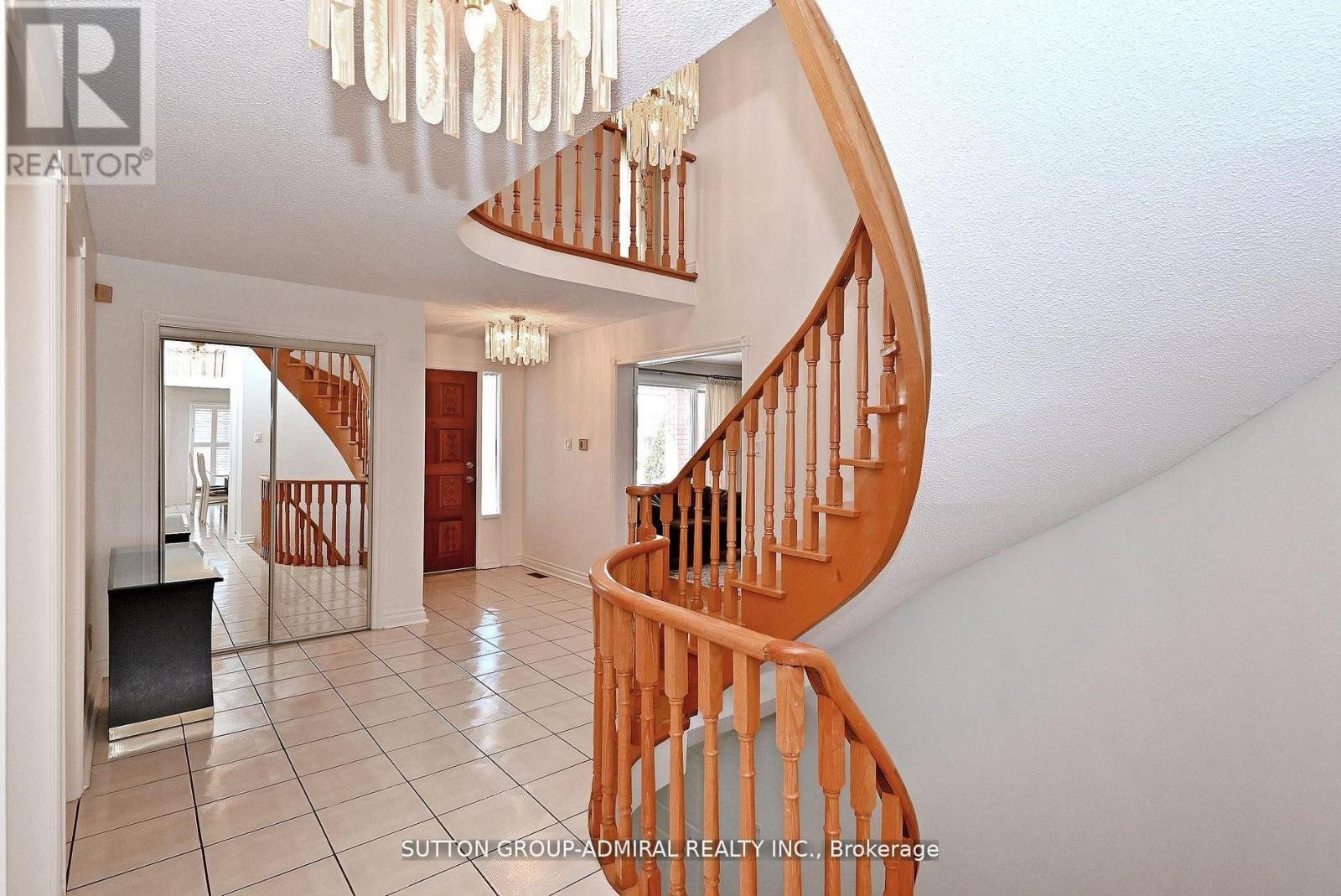 












45 ROYAL GARDEN BOULEVARD

,
Vaughan (East Woodbridge),




Ontario
L4L7C4

