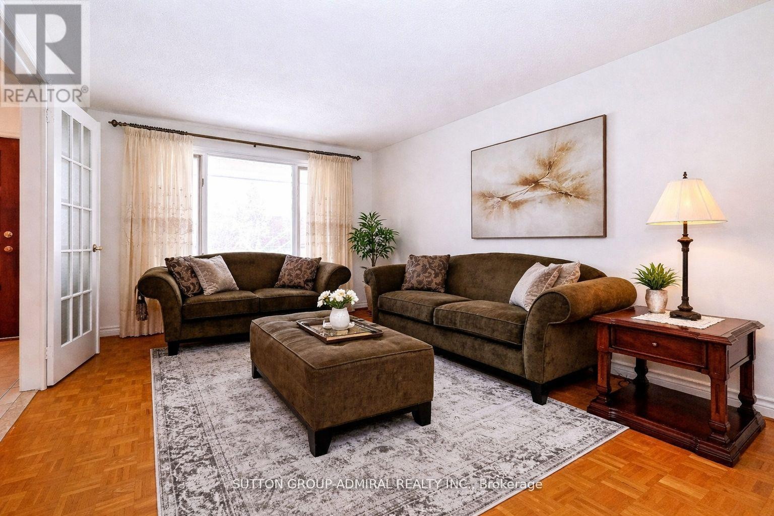 












45 ROYAL GARDEN BOULEVARD

,
Vaughan (East Woodbridge),




Ontario
L4L7C4

