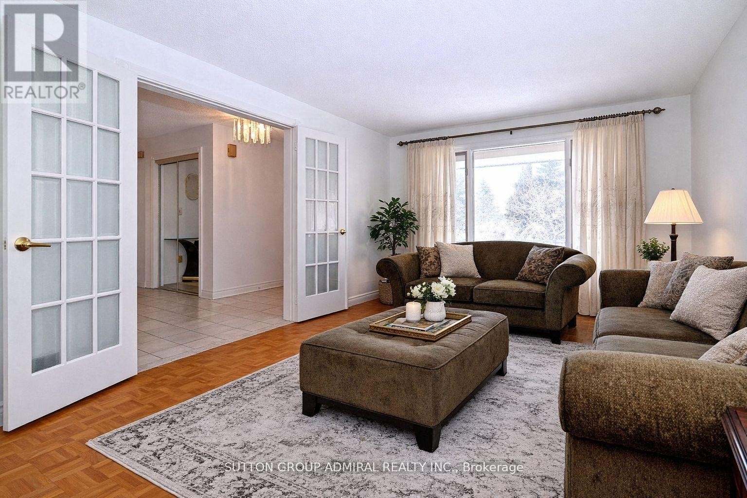












45 ROYAL GARDEN BOULEVARD

,
Vaughan (East Woodbridge),




Ontario
L4L7C4

