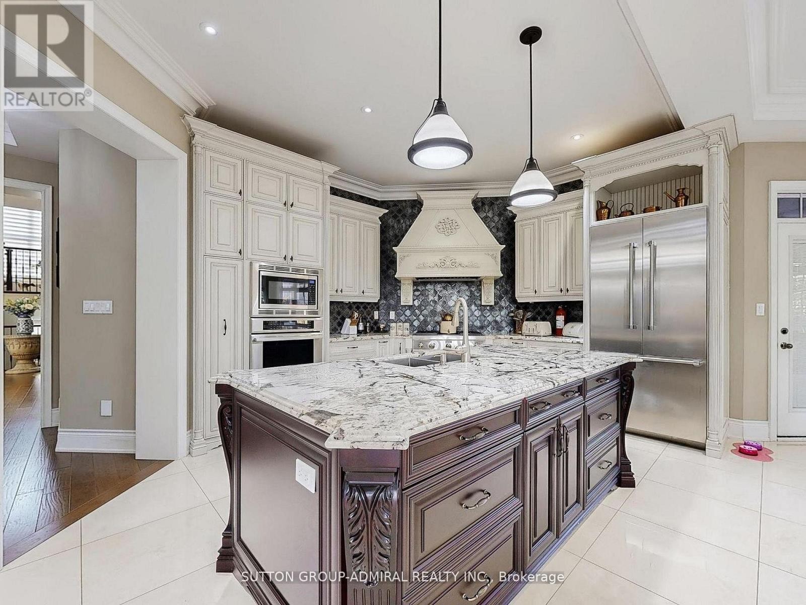 












109 FARRELL ROAD

,
Vaughan (Patterson),




Ontario
L6A4W7

