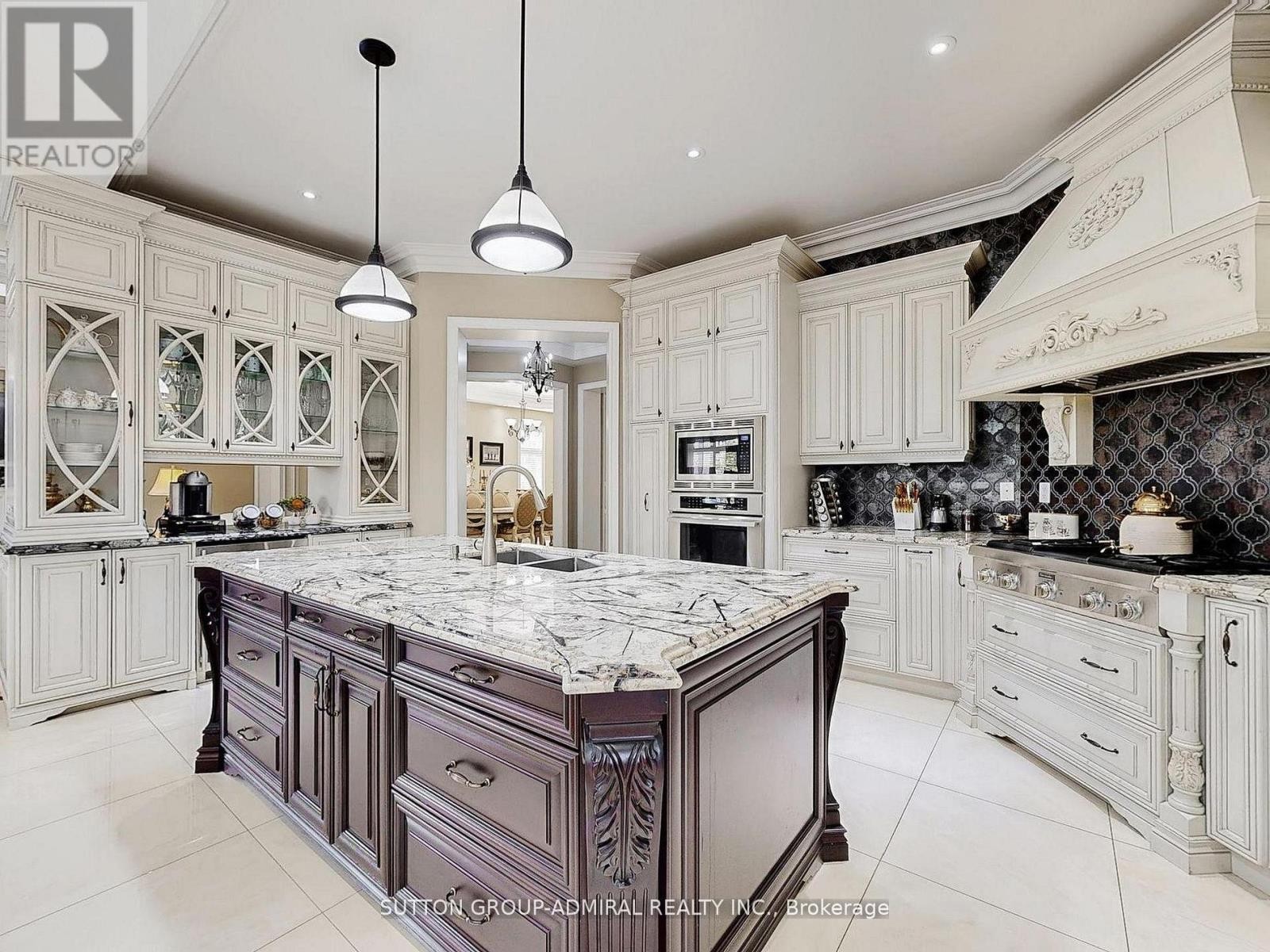 












109 FARRELL ROAD

,
Vaughan (Patterson),




Ontario
L6A4W7

