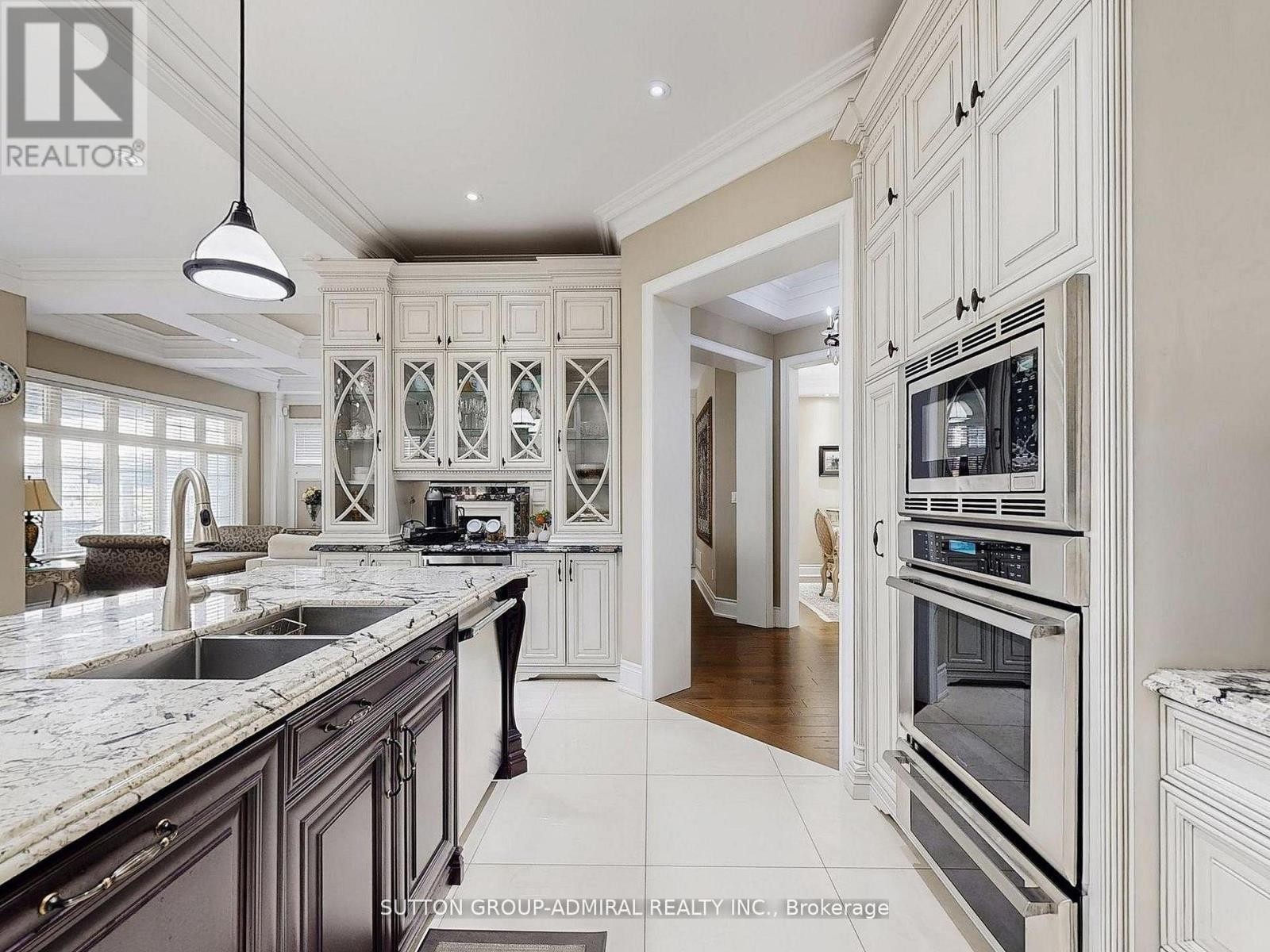












109 FARRELL ROAD

,
Vaughan (Patterson),




Ontario
L6A4W7

