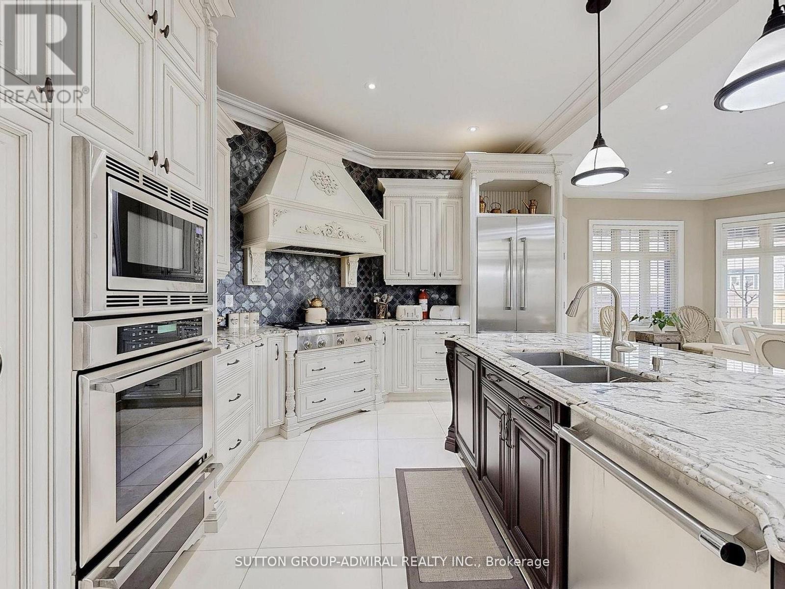 












109 FARRELL ROAD

,
Vaughan (Patterson),




Ontario
L6A4W7

