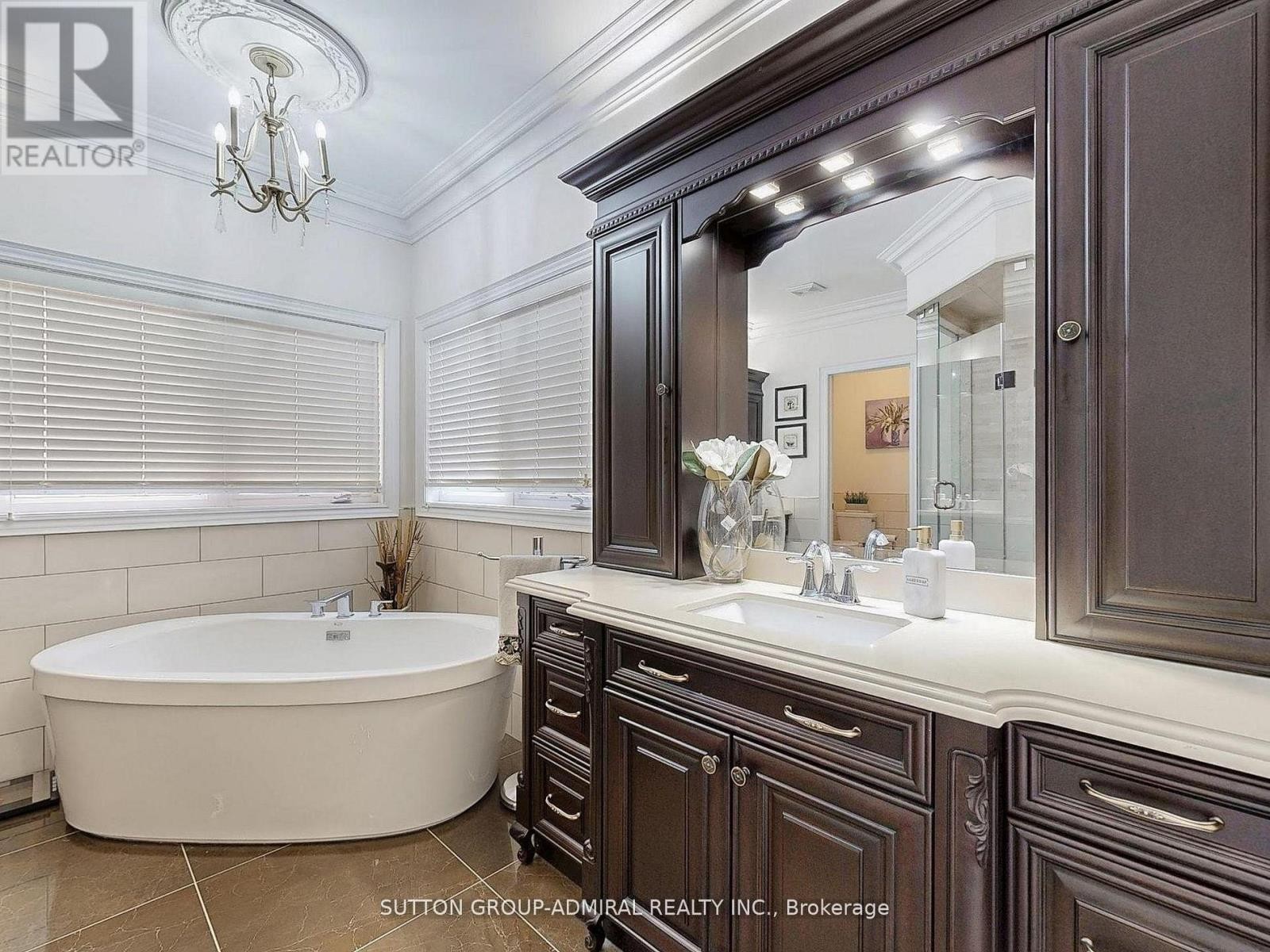 












109 FARRELL ROAD

,
Vaughan (Patterson),




Ontario
L6A4W7

