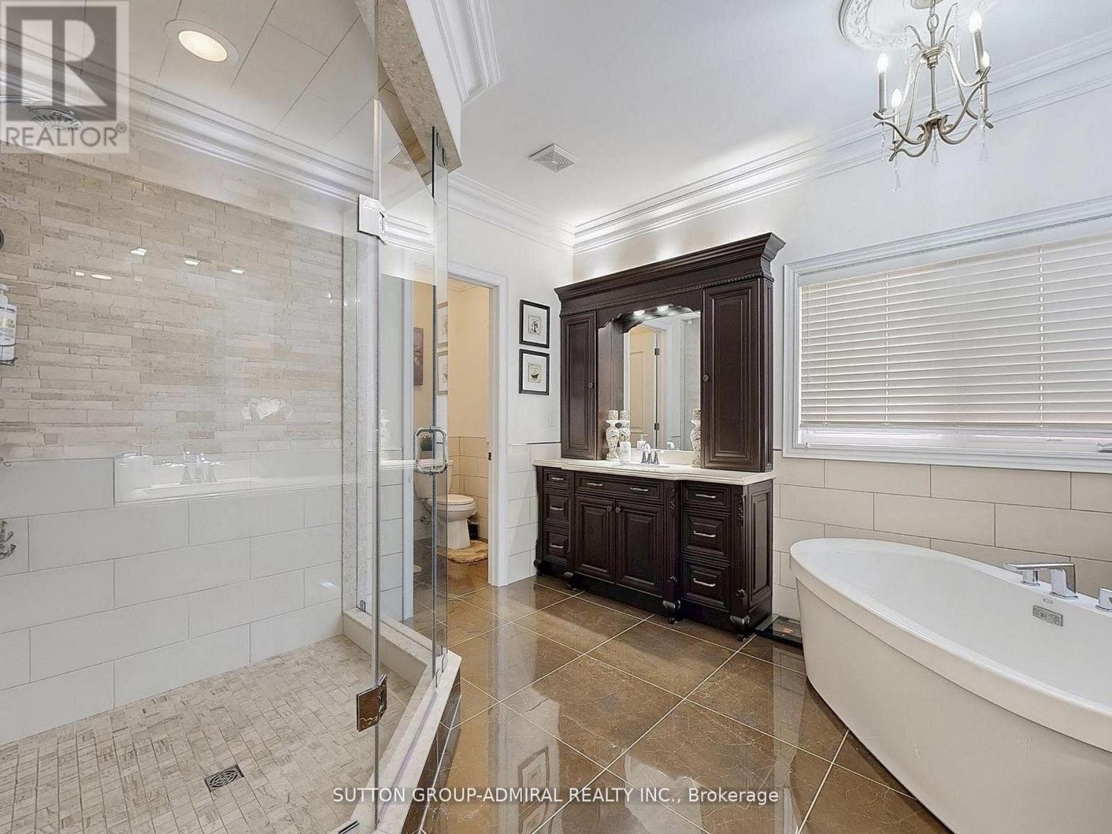 












109 FARRELL ROAD

,
Vaughan (Patterson),




Ontario
L6A4W7

