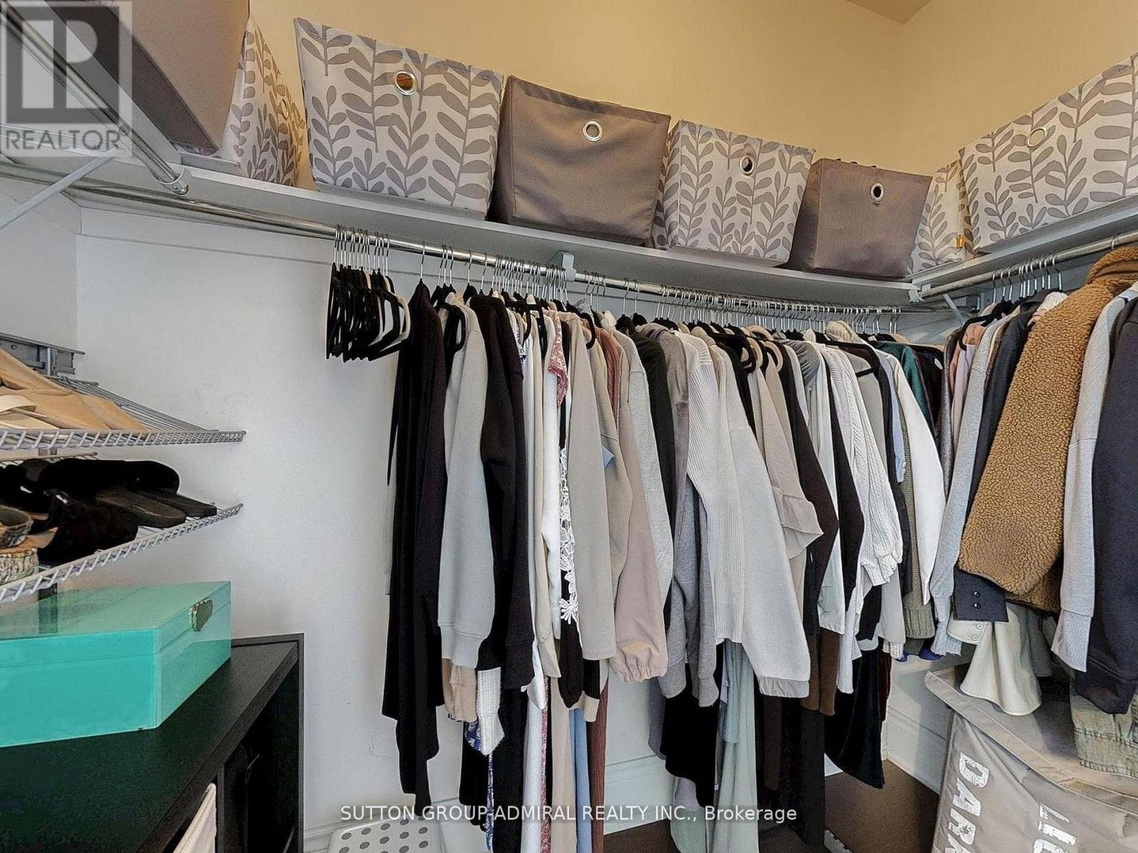 












109 FARRELL ROAD

,
Vaughan (Patterson),




Ontario
L6A4W7

