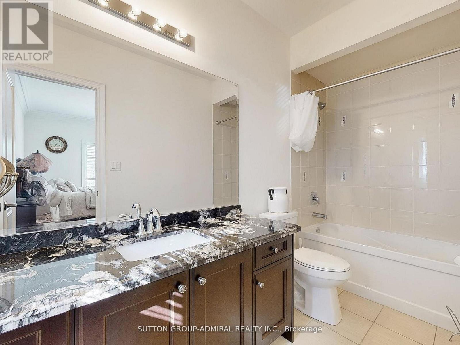 












109 FARRELL ROAD

,
Vaughan (Patterson),




Ontario
L6A4W7


