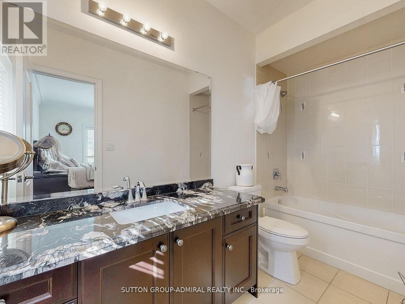 












109 FARRELL ROAD

,
Vaughan (Patterson),




Ontario
L6A4W7

