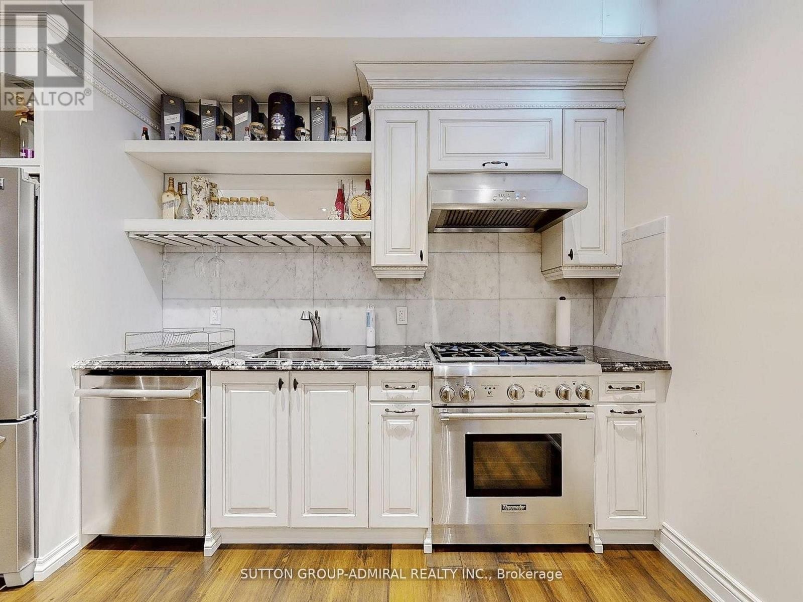 












109 FARRELL ROAD

,
Vaughan (Patterson),




Ontario
L6A4W7

