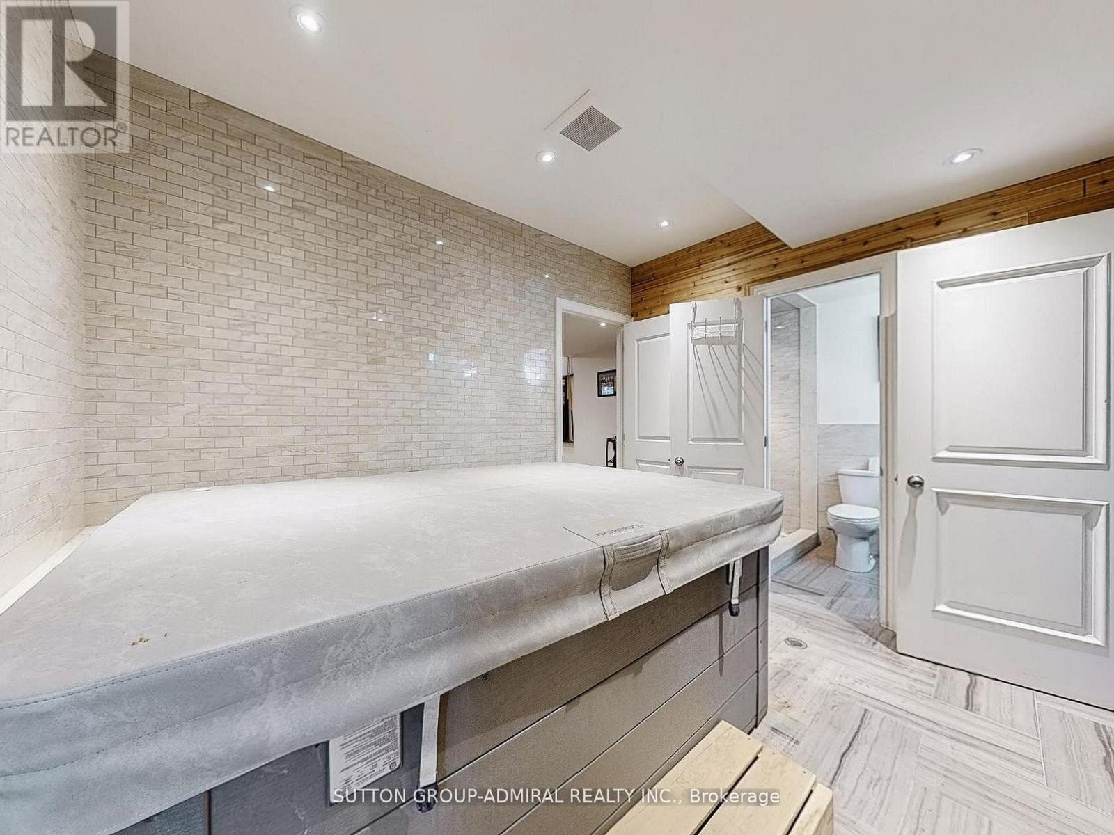 












109 FARRELL ROAD

,
Vaughan (Patterson),




Ontario
L6A4W7

