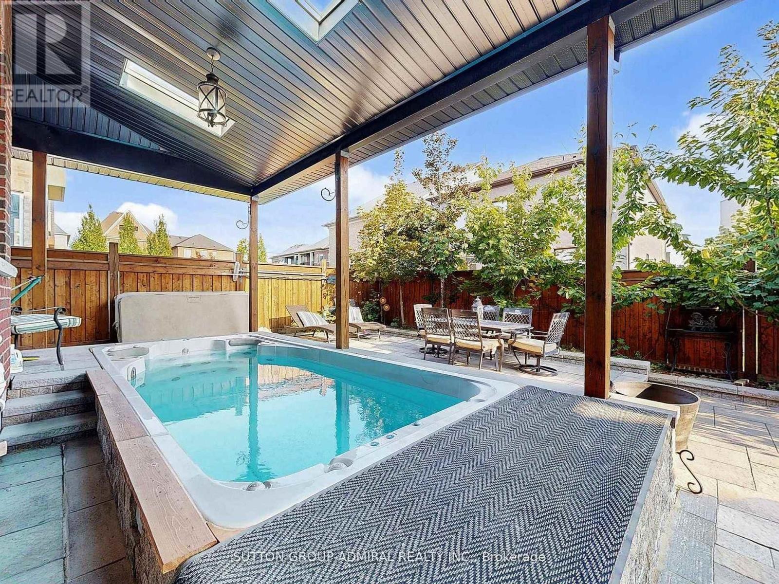 












109 FARRELL ROAD

,
Vaughan (Patterson),




Ontario
L6A4W7

