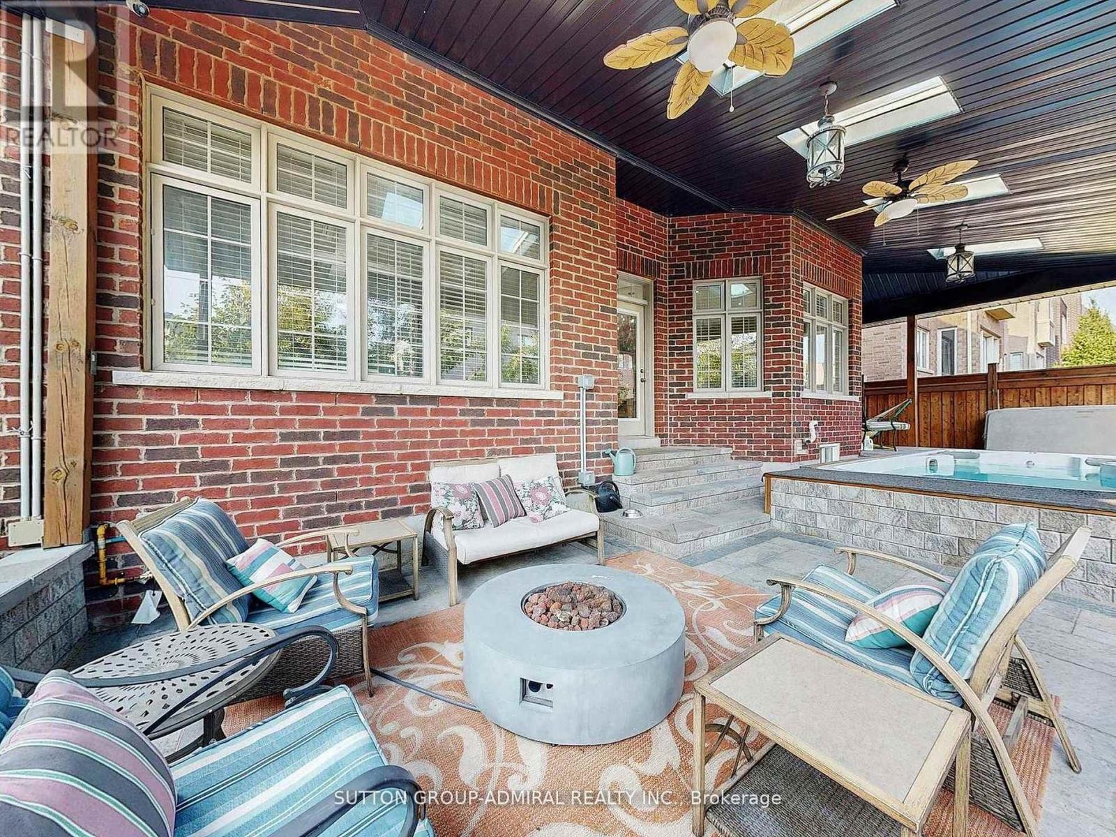 












109 FARRELL ROAD

,
Vaughan (Patterson),




Ontario
L6A4W7

