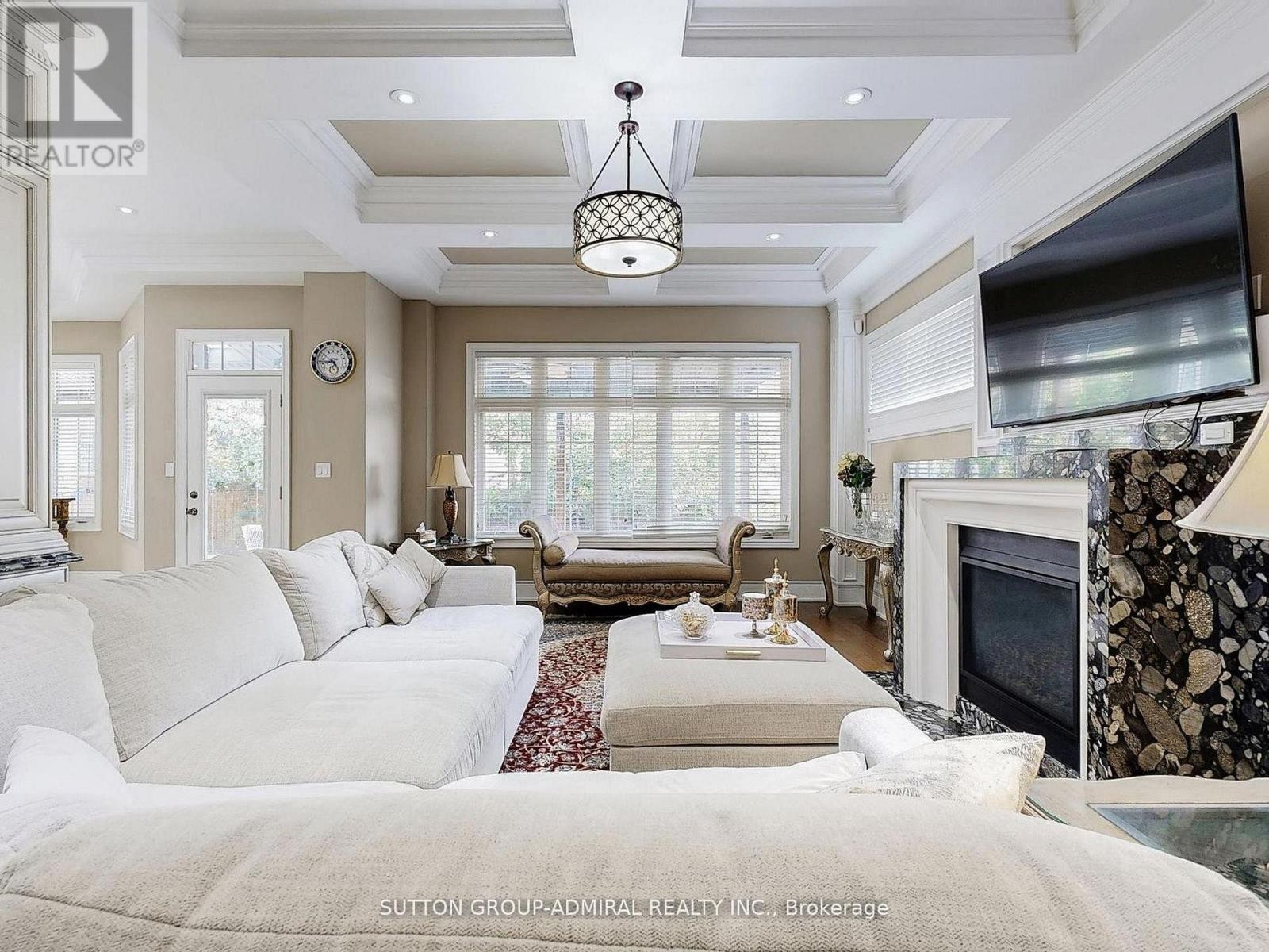












109 FARRELL ROAD

,
Vaughan (Patterson),




Ontario
L6A4W7

