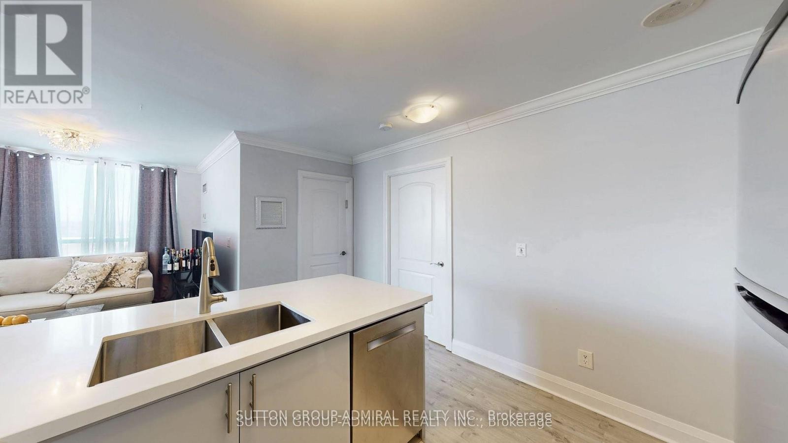 












811 - 20 NORTH PARK ROAD

,
Vaughan (Beverley Glen),




Ontario
L4J0G7

