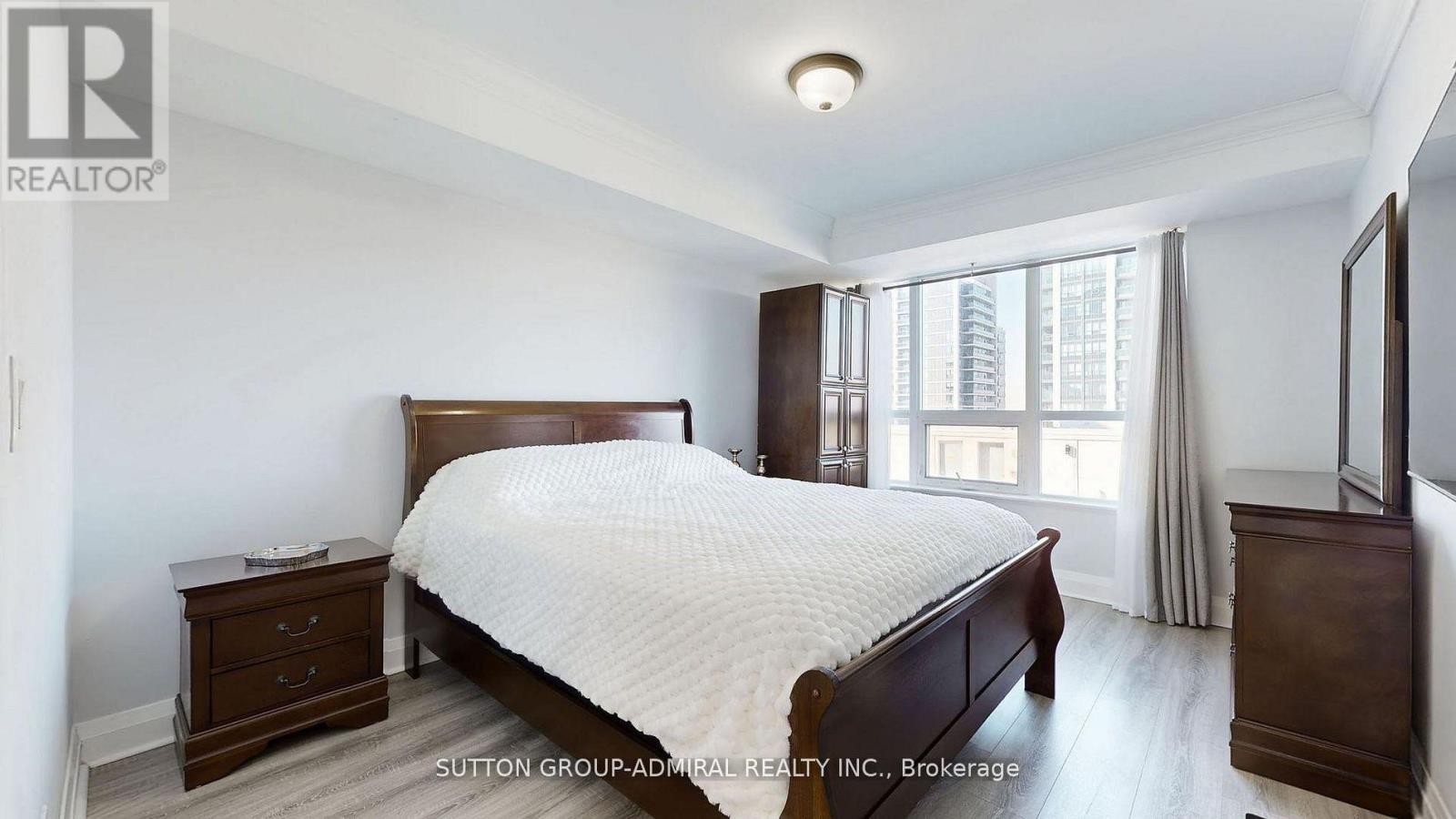












811 - 20 NORTH PARK ROAD

,
Vaughan (Beverley Glen),




Ontario
L4J0G7

