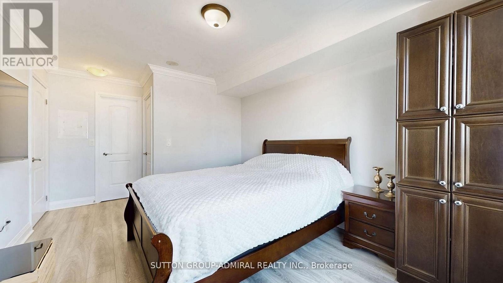 












811 - 20 NORTH PARK ROAD

,
Vaughan (Beverley Glen),




Ontario
L4J0G7


