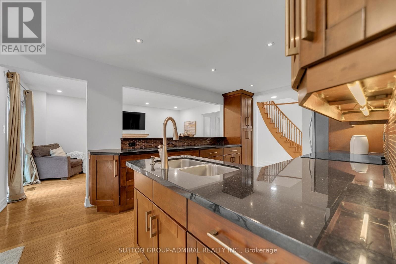 












63 O'CONNOR CRESCENT

,
Richmond Hill (North Richvale),




Ontario
L4C7P8

