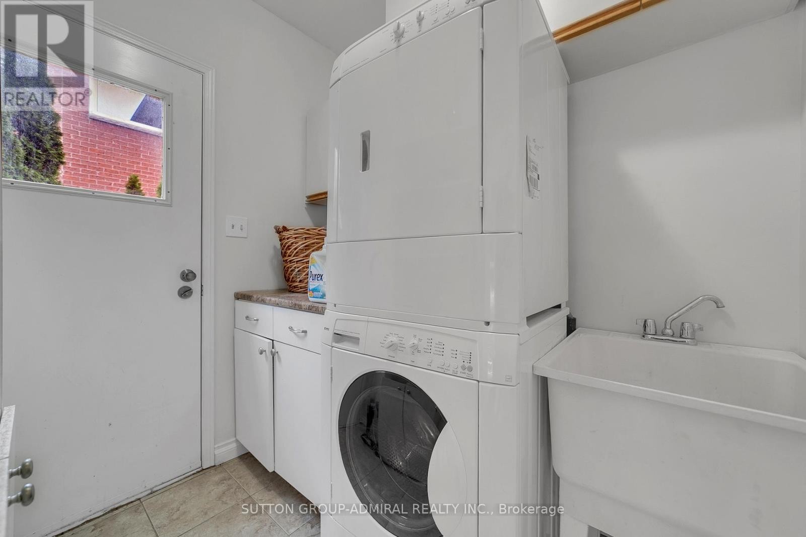 












63 O'CONNOR CRESCENT

,
Richmond Hill (North Richvale),




Ontario
L4C7P8

