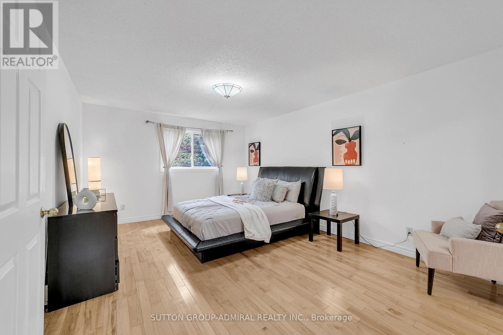 












63 O'CONNOR CRESCENT

,
Richmond Hill (North Richvale),




Ontario
L4C7P8

