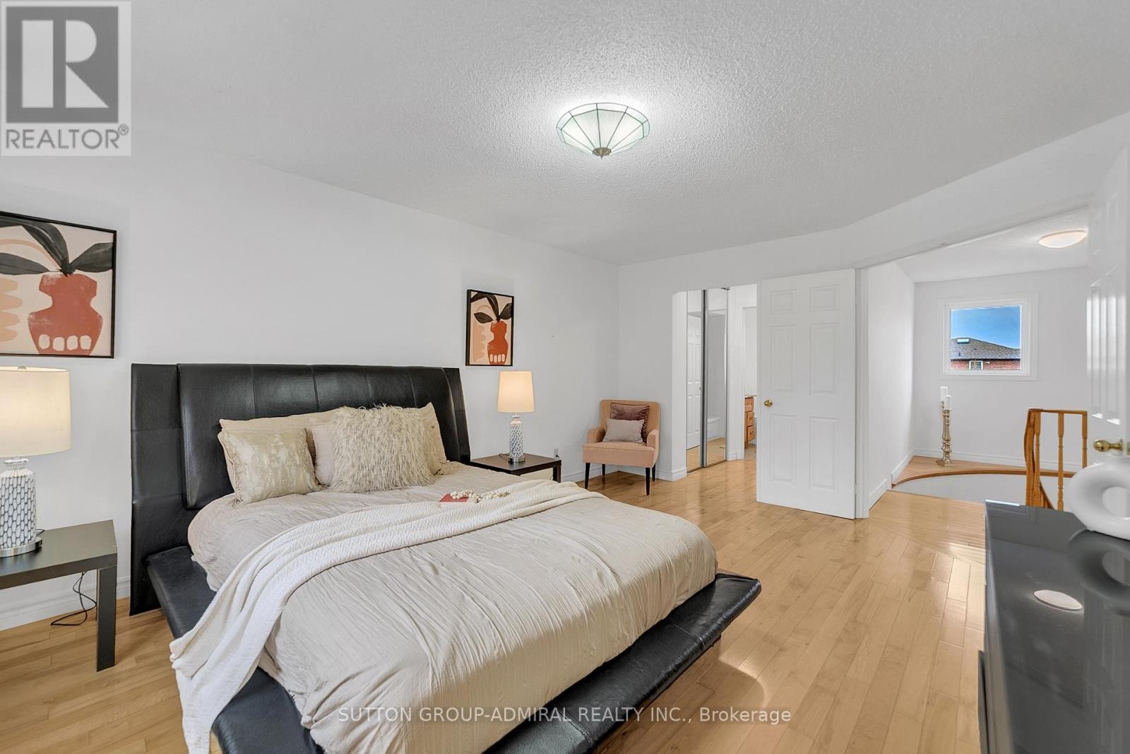 












63 O'CONNOR CRESCENT

,
Richmond Hill (North Richvale),




Ontario
L4C7P8

