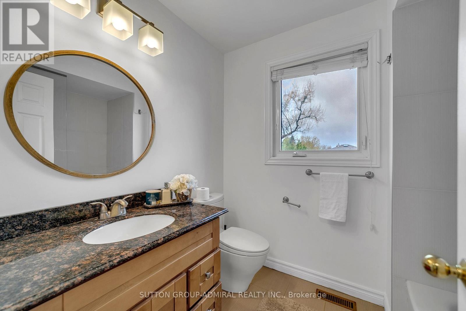 












63 O'CONNOR CRESCENT

,
Richmond Hill (North Richvale),




Ontario
L4C7P8

