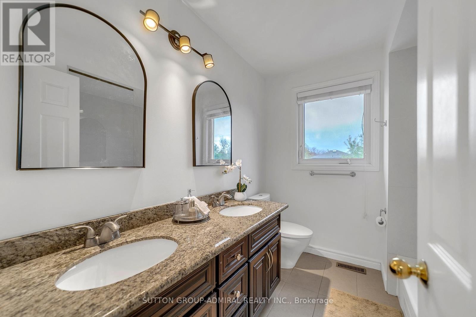 












63 O'CONNOR CRESCENT

,
Richmond Hill (North Richvale),




Ontario
L4C7P8

