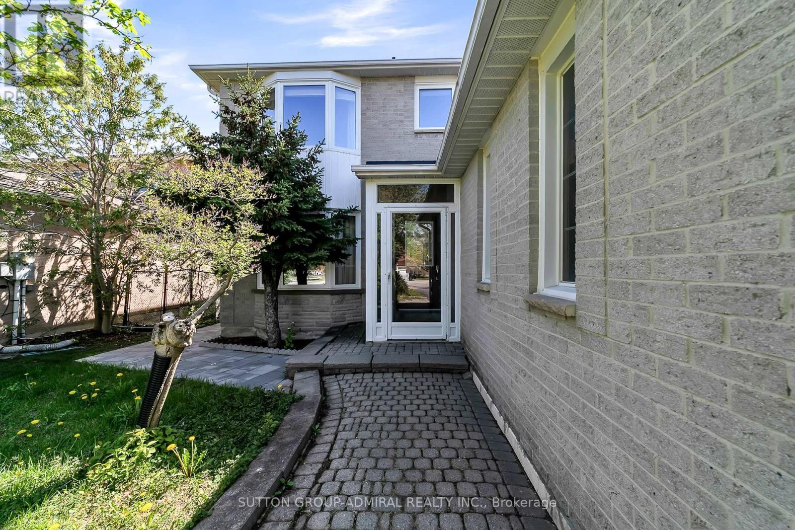 












63 O'CONNOR CRESCENT

,
Richmond Hill (North Richvale),




Ontario
L4C7P8

