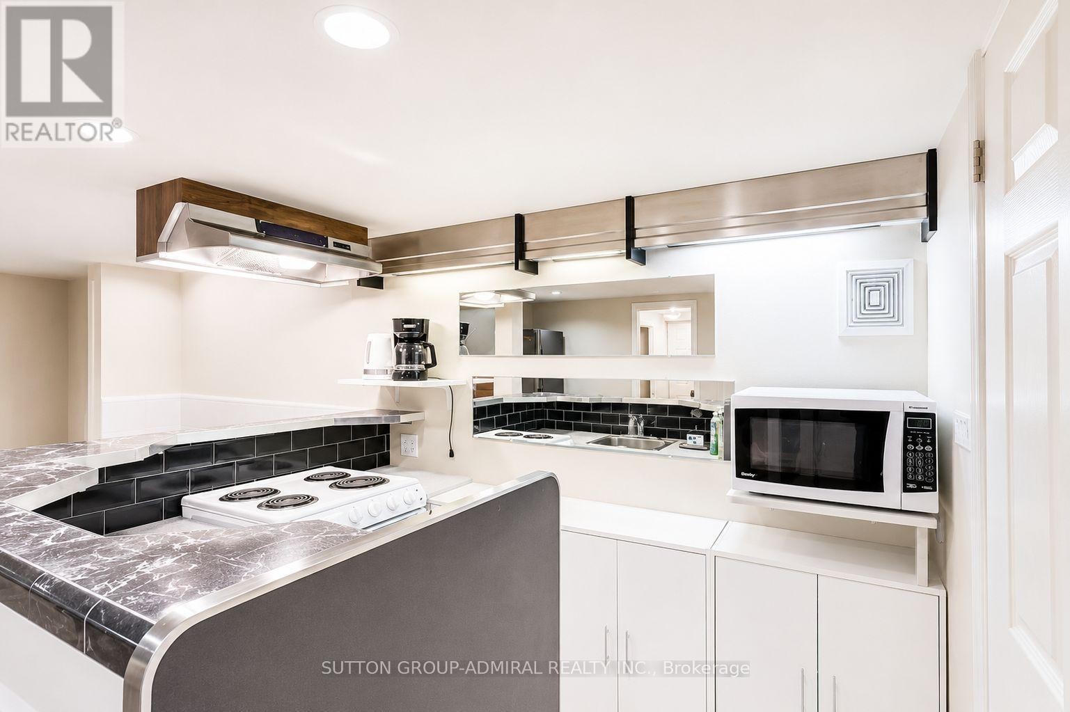 












63 O'CONNOR CRESCENT

,
Richmond Hill (North Richvale),




Ontario
L4C7P8

