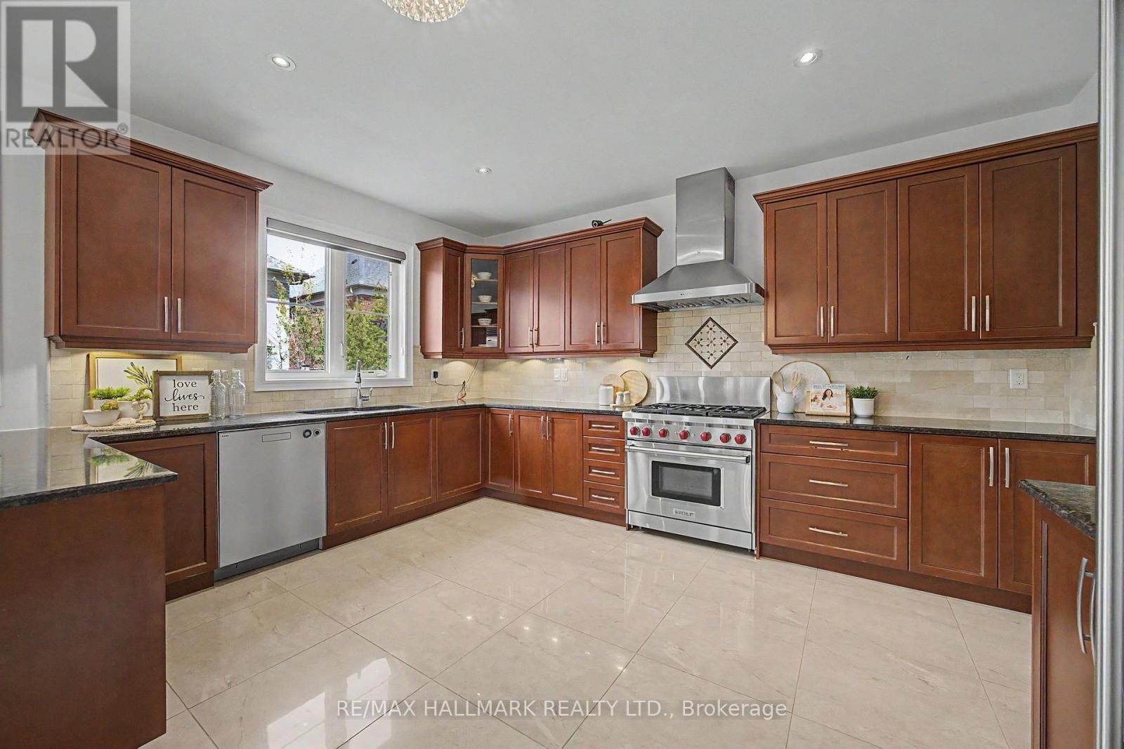












32 WEST COAST TRAIL

,
King (Nobleton),




Ontario
L7B0A4

