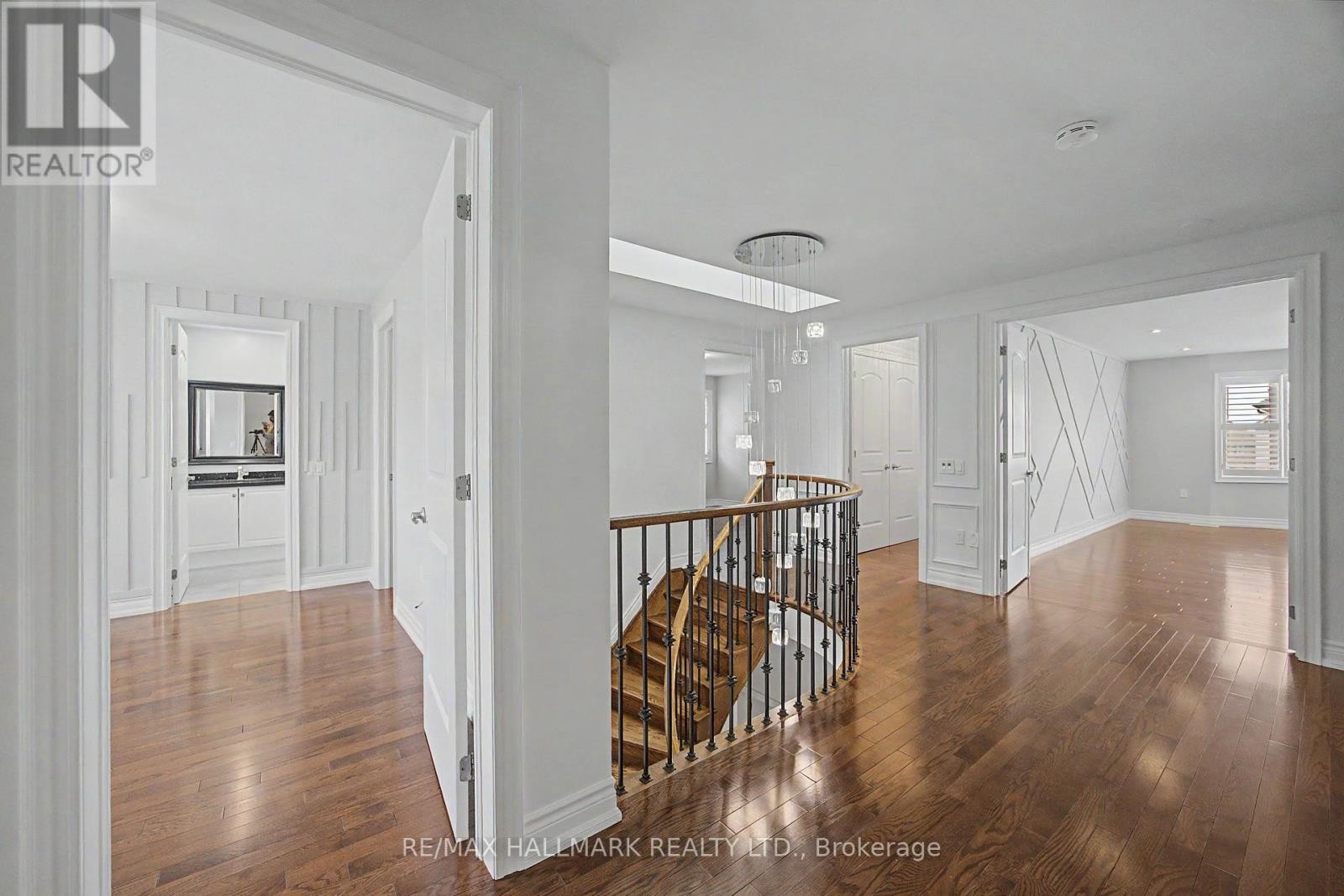 












32 WEST COAST TRAIL

,
King (Nobleton),




Ontario
L7B0A4

