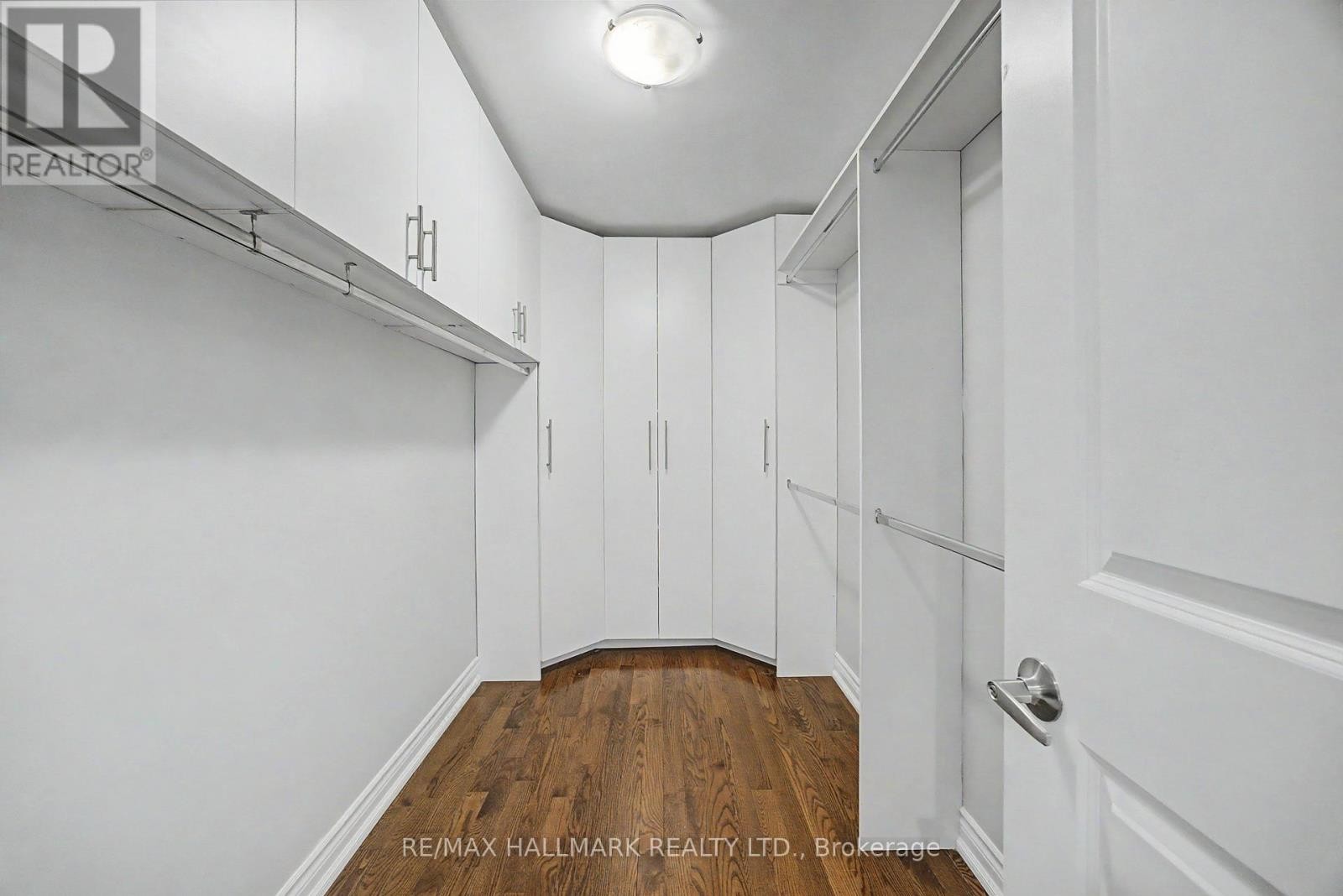 












32 WEST COAST TRAIL

,
King (Nobleton),




Ontario
L7B0A4


