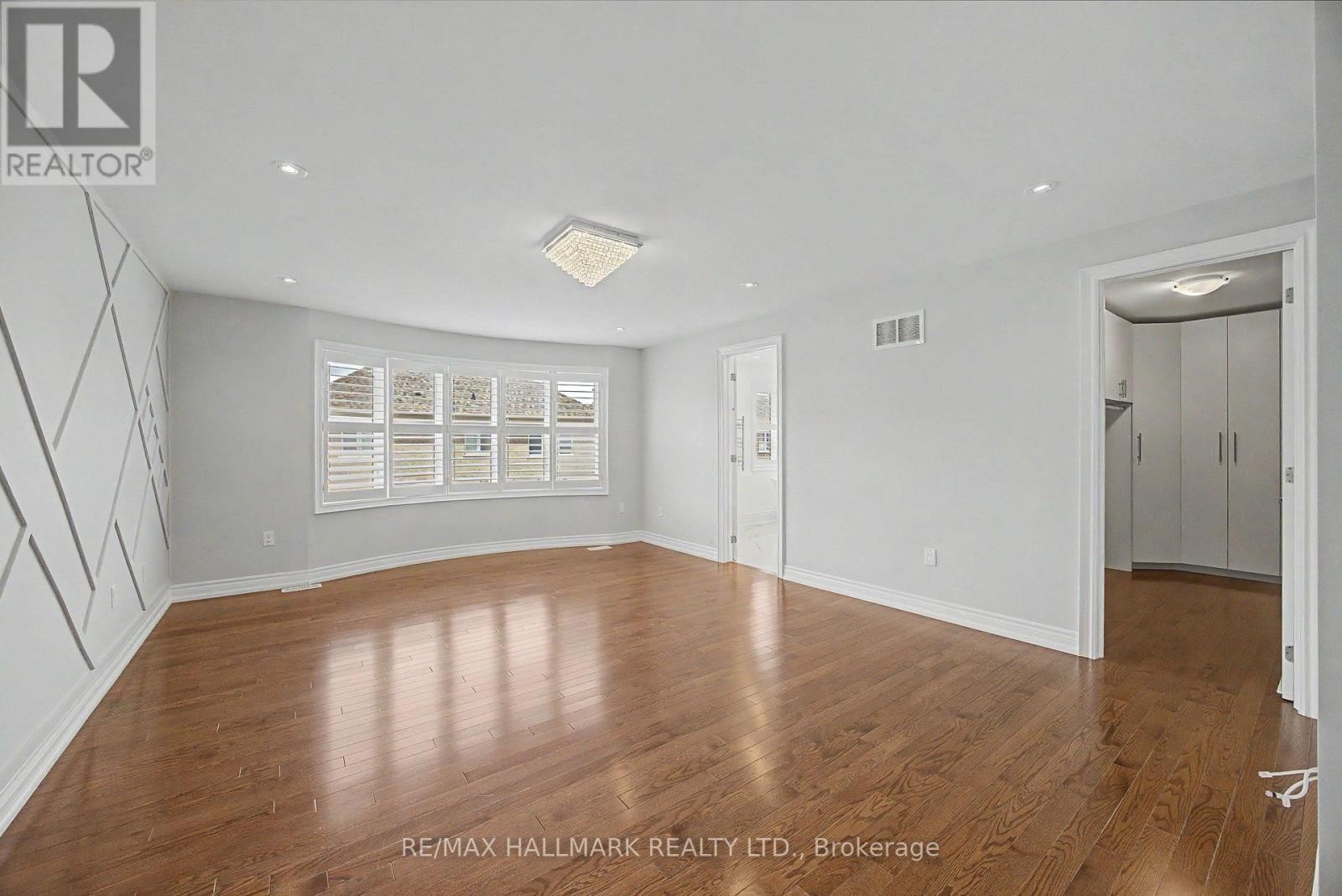 












32 WEST COAST TRAIL

,
King (Nobleton),




Ontario
L7B0A4

