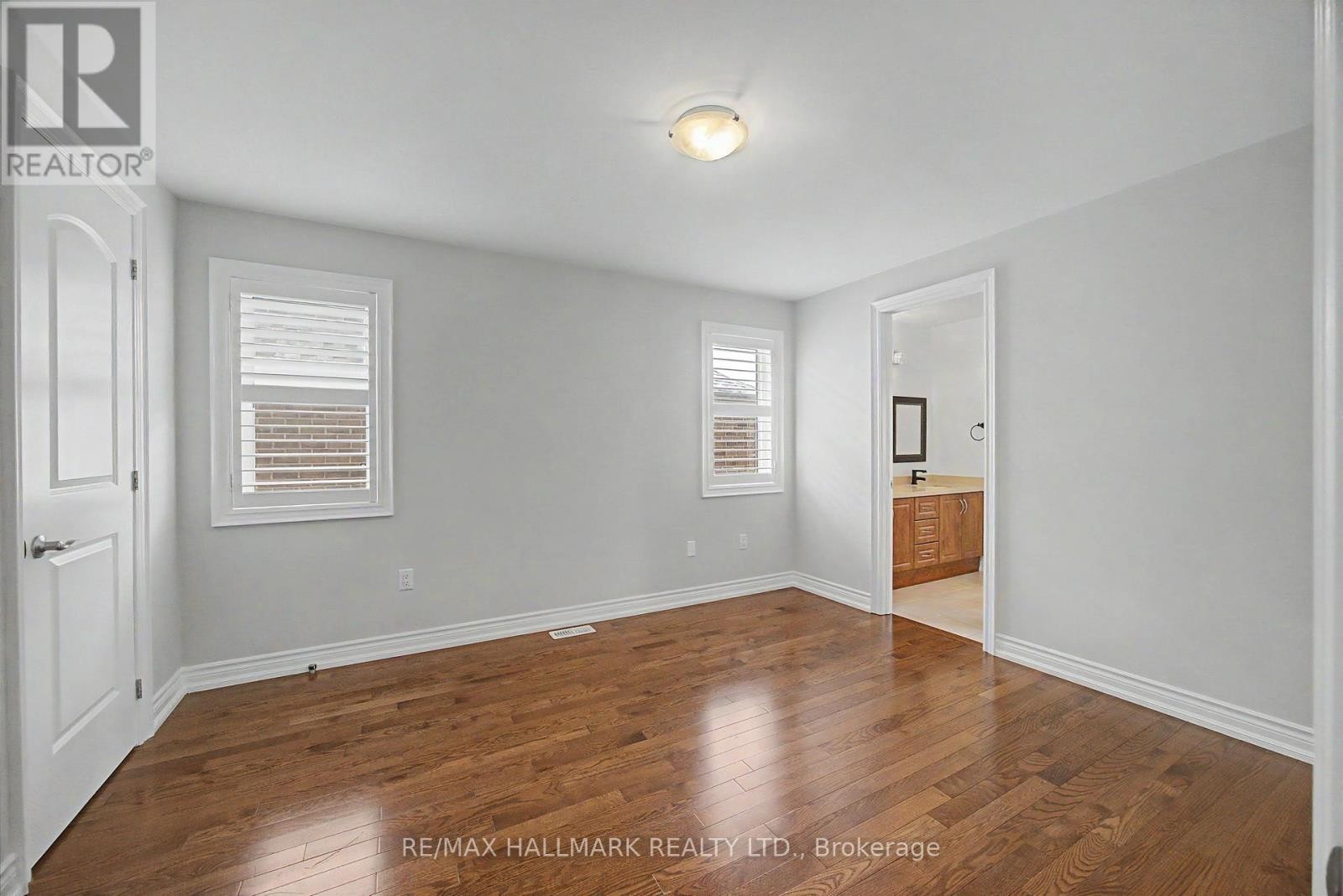 












32 WEST COAST TRAIL

,
King (Nobleton),




Ontario
L7B0A4

